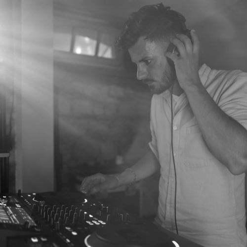 DJ Sonofactory pendant une soirée de mariage