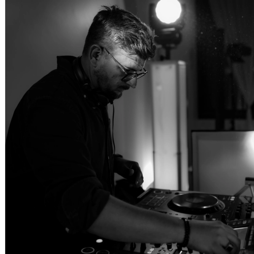 DJ Sonofactory en prestation lors d’un mariage en Bretagne