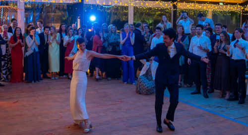 Ouverture de bal et éclairage de la piste de danse