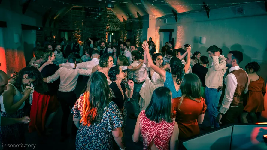 Invités sur la piste de danse au Manoir d’Alexandre à Silfiac