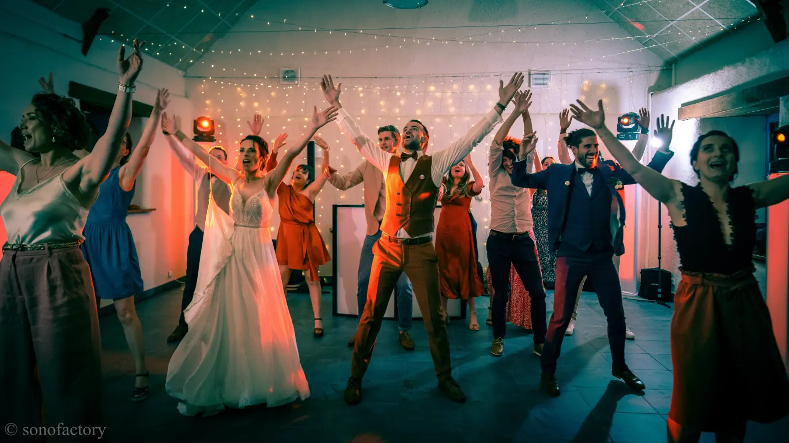 Invités sur la piste de danse lors d’un mariage dans le Morbihan