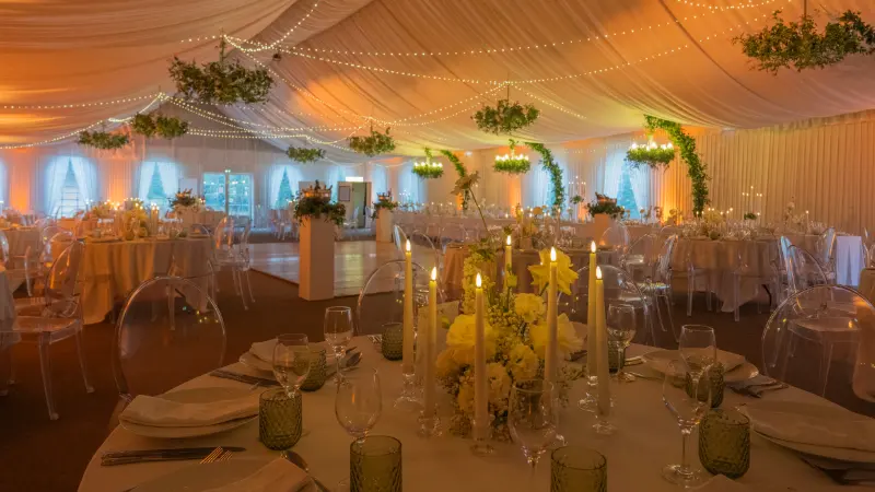 Mise en lumière d'une salle de mariage