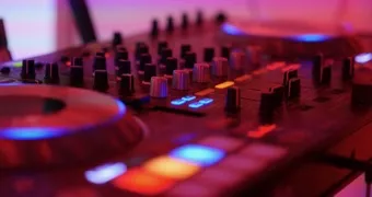 sonorisation et dj evenement entreprise pour soiree ou location de materiel